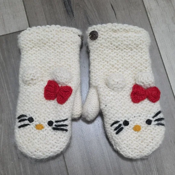 Hello Kitty Mittons - Picture 1 of 4